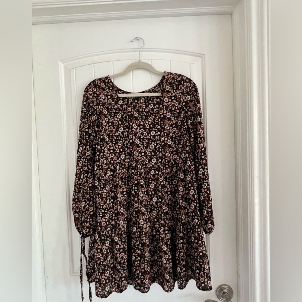 Long Sleeve Flowy Dress!